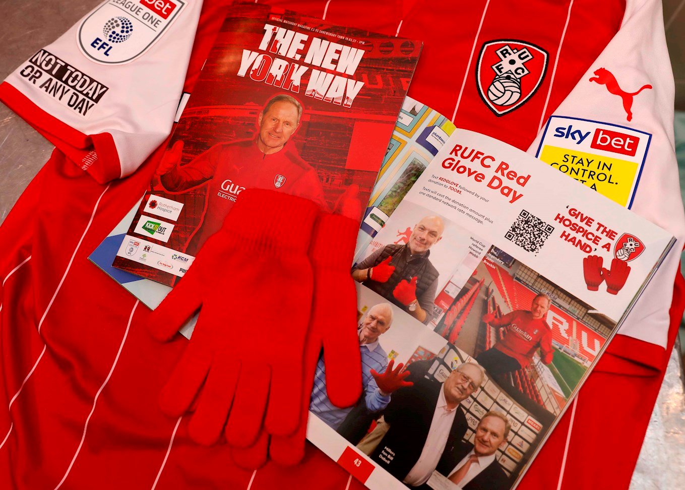 RUFC v Shrewsbury Town - 001 - Red Glove Day (1).jpg